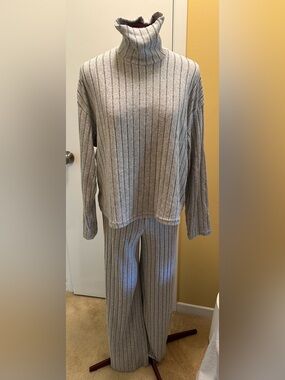 Cozy Ribbed Knit Lounge Set in Gray